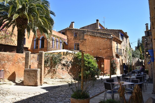 Photo streets and squares of the beautiful town peratallada