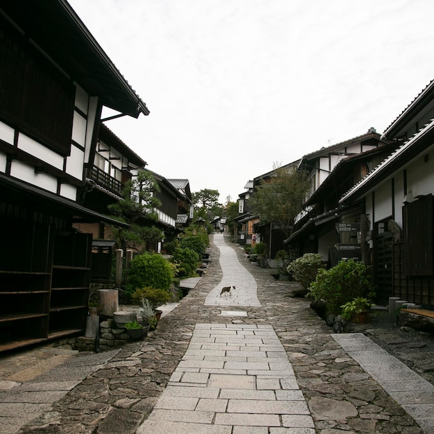 Photo streets and traditional japanese houses at magome juku town along the nakasendo trail in kiso valley