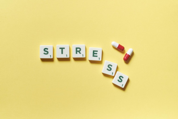 Stress gevormd door scrabbletegels en farmaceutische pillen