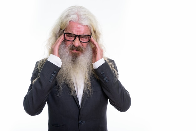 Stressato senior imprenditore barbuto indossando occhiali da vista
