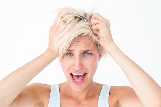 Photo stressed woman screaming and holding her head