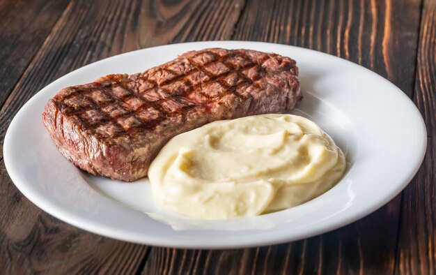 Strip steak met puree van selderij