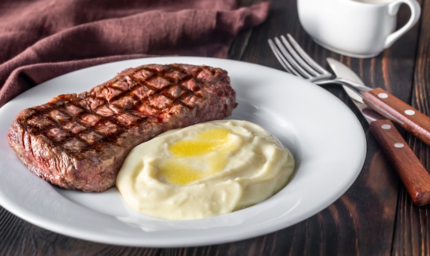 Strip steak met selderiepuree