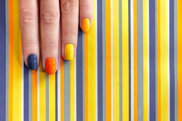 Striped manicure on short nails