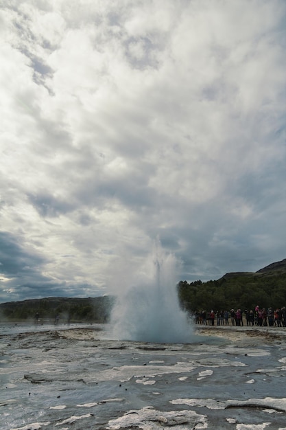 Strokkur geiser landschapsfoto