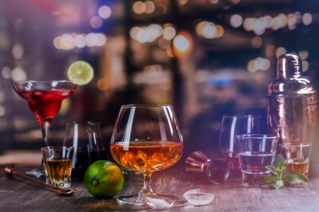 Фото Крепкие алкогольные напитки в баре