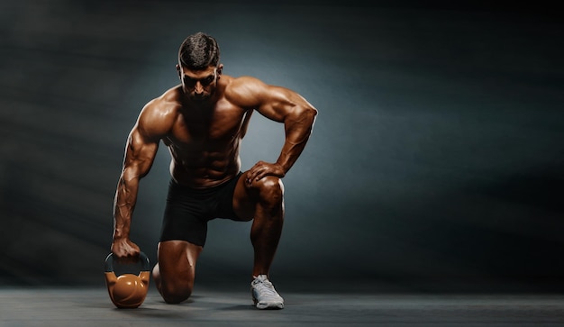 Photo strong muscular men exercise with ketllebells as part of his cross training program