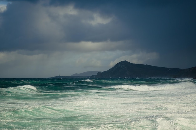 Foto forte tempesta nell'oceano atlantico