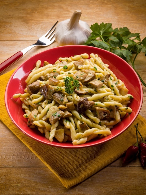 Strozzapreti met champignon