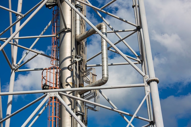 Structuurfakkel wordt vrijgegeven en pijpleiding naar het centrale verwerkingsplatform voor olie en gas.