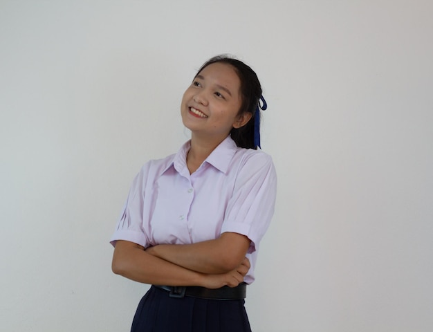 Student meisje in uniform op witte achtergrond
