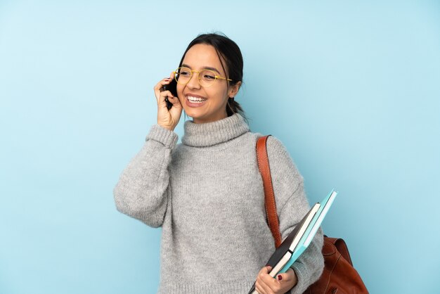 Student meisje praten met mobiele telefoon