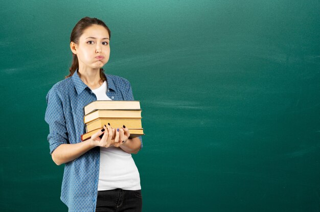 Student met boeken in handen