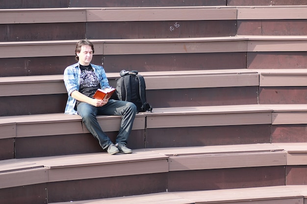 Student outdoor learn alone