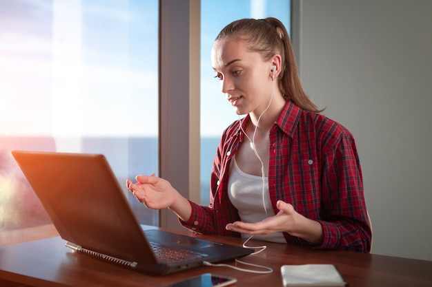 Student using online education service