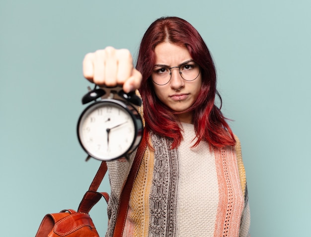 Photo student woman with an alarm clock