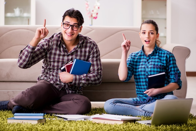 Studenten die zich voorbereiden op universitaire examens