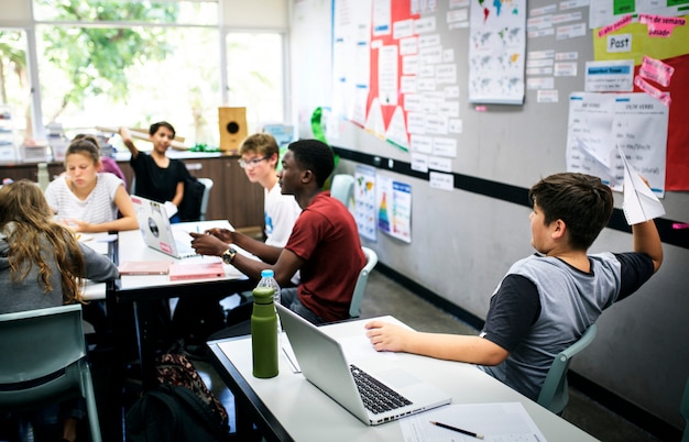 Studenten e-learning met een laptop