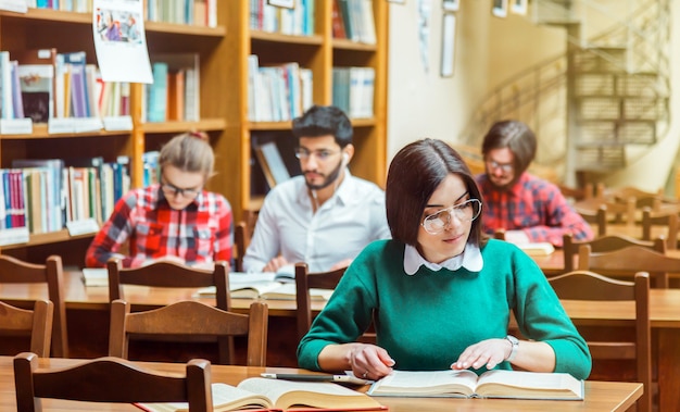 Studenten in de bibliotheek