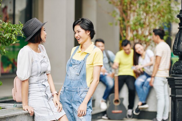 Students discussing news and gossips