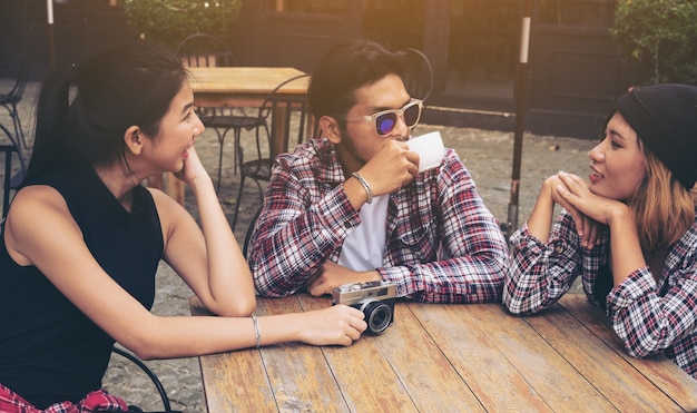 Students talking in a cafe