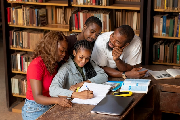 Studiegroep van afrikaanse mensen