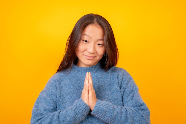 Studio photo with yellow background of