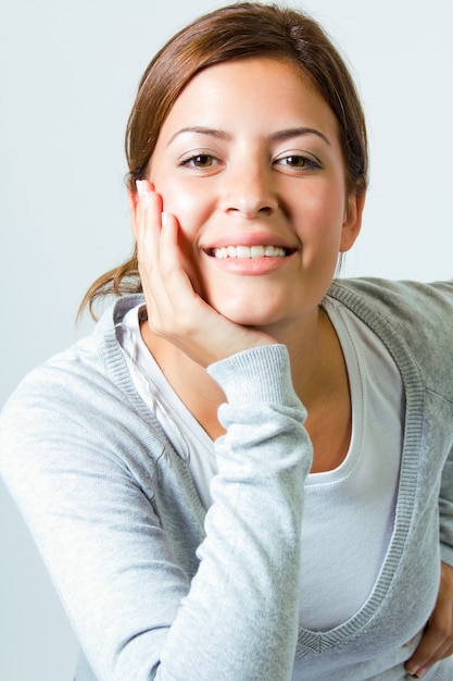 Studio Portret van mooie jonge vrouw poseren