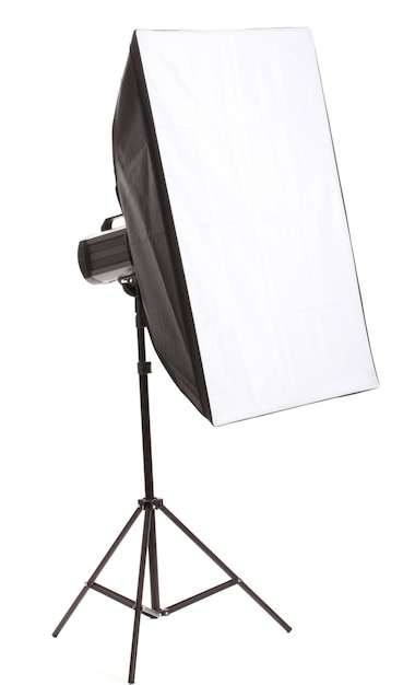 Studioflitser met softbox op witte achtergrond