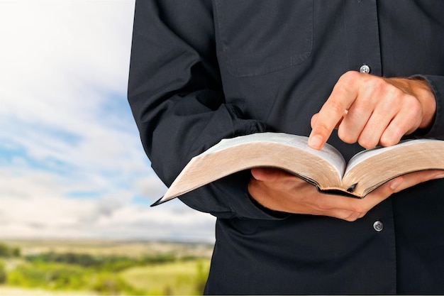 Foto studiare la bibbia