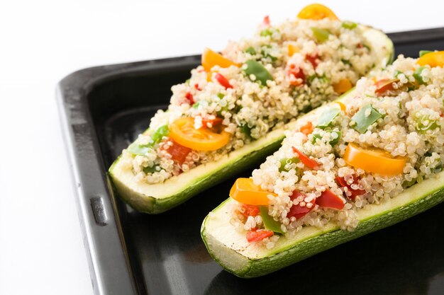 Zucchine ripiene con quinoa e verdure, isolate