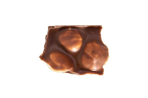 Stuk chocolade met pinda's geïsoleerd op witte achtergrond