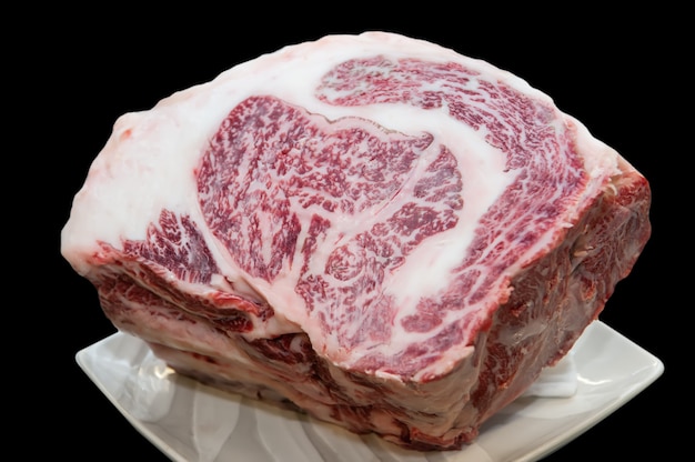 Stukje rauw Wagyu Japans rundvlees.