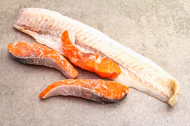 Stukjes heekfilet en zalm