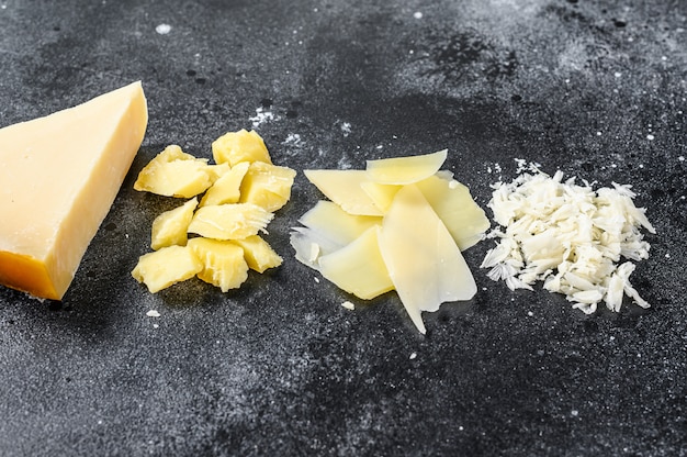 Foto stukjes parmigiano reggiano harde kaas.