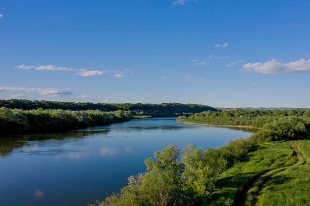 Photo stunning top view of the sinuous dniester river summer landscape of the dniester river