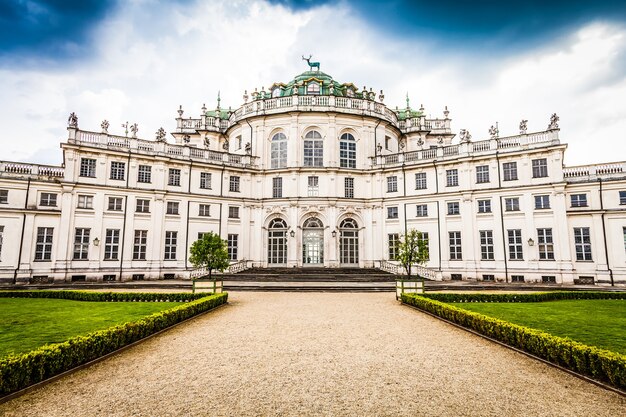 이탈리아 스투피니지. Palazzina di Stupinigi 외관의 세부 사항, 1946년부터 왕실 거주지.