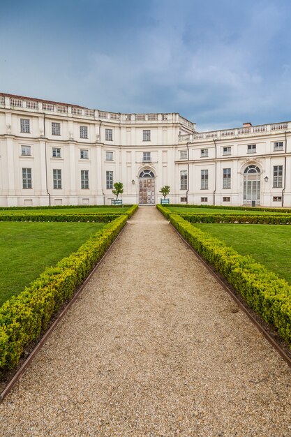 이탈리아 스투피니지. Palazzina di Stupinigi 외관의 세부 사항, 1946년부터 왕실 거주지.