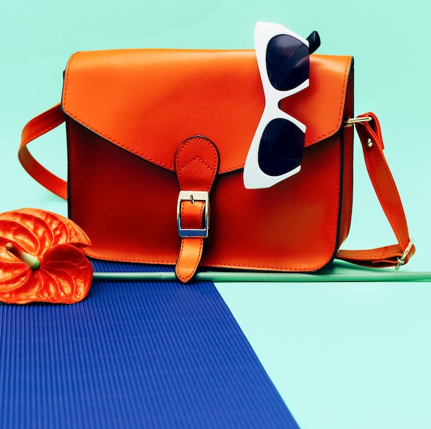Photo stylish ladies sunglasses & handbag. focus on trend