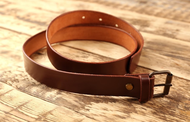 Photo stylish leather belt on wooden background