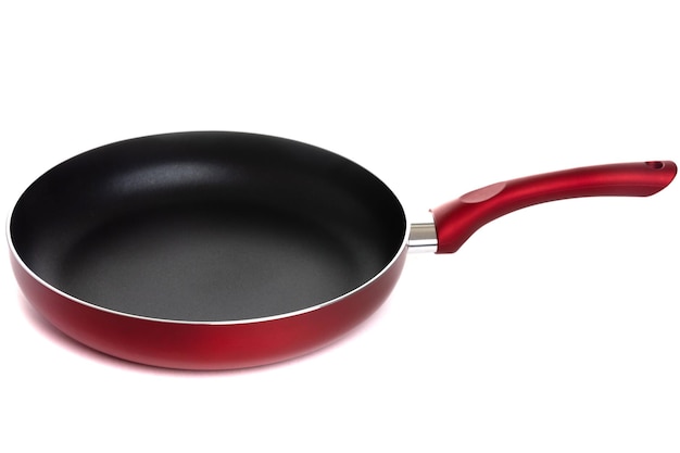 Стильная красная сковорода с черным антипригарным покрытием.