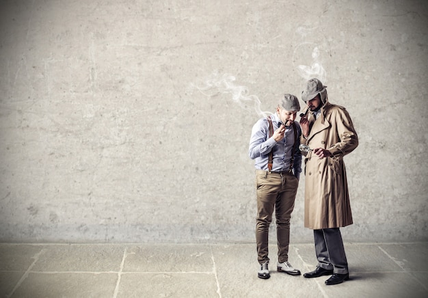 Photo stylish smoking men