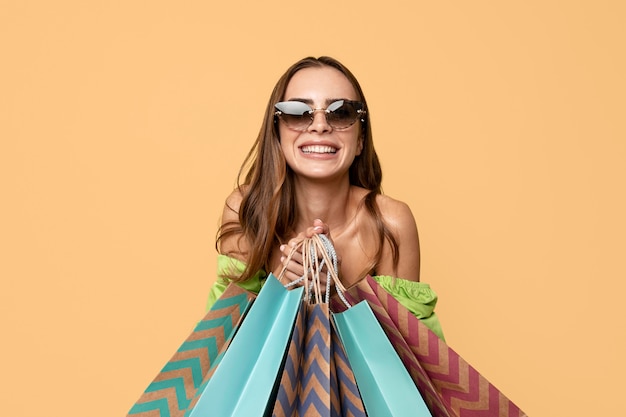 Photo stylish woman with shopping bags