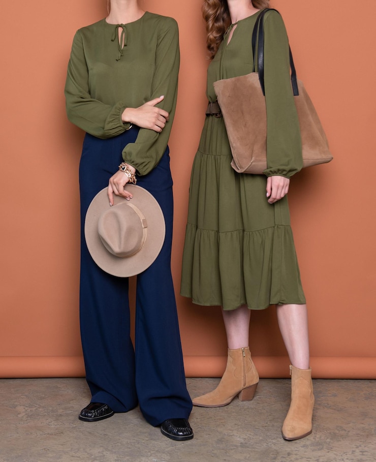 Photo 穿着时尚的女人 穿上时尚的女孩 休<unk>服装 街头时尚 时尚服装