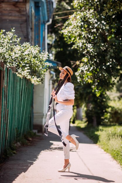 Photo a stylish young girl walks through the spring streets 3603