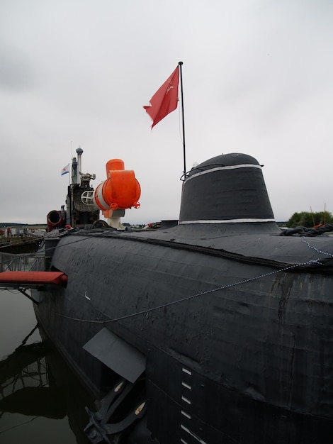 Photo submarine on shore