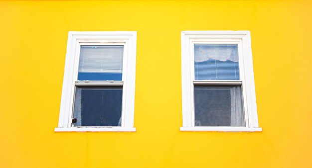 Photo suburban house symbolizing the american dream amidst a thriving neighborhood capturing the essence