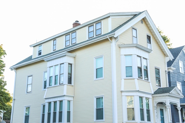 suburban house symbolizing the dream of home ownership in an era of rising mortgage prices and infla