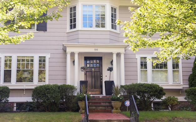 suburban house symbolizing the mortgage housing crisis rising prices and inflation in the housing