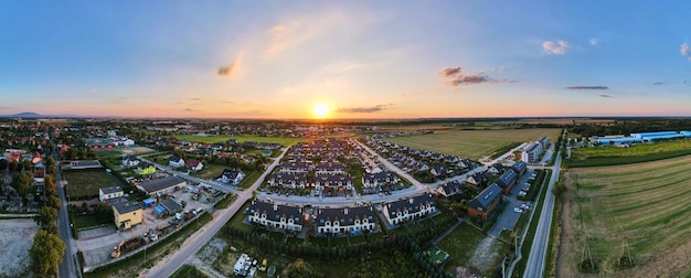 Suburbane buurt in de luchtfoto van de stad van Europa